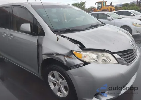 2011 Toyota Sienna Le V6/Le V6 Auto Access Seat from USA, damaged, VIN 5TDKK3DC2BS161488